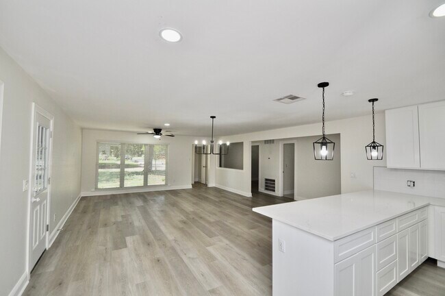 Foto del edificio - 7634 Wynlea St