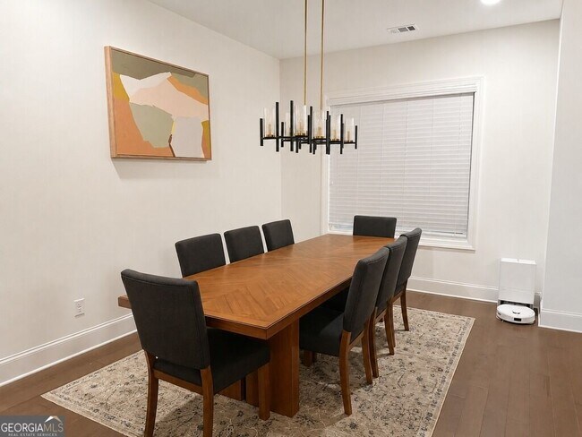 Foto del edificio - 6725 Dahlgren Ct
