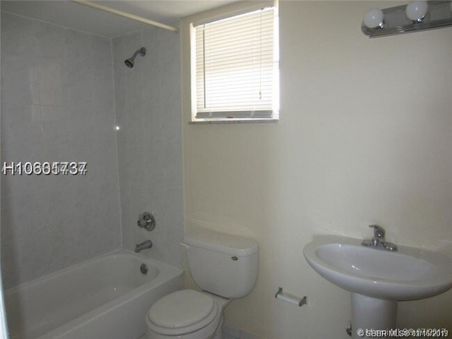 Foto del edificio - 8897 Fontainebleau Blvd