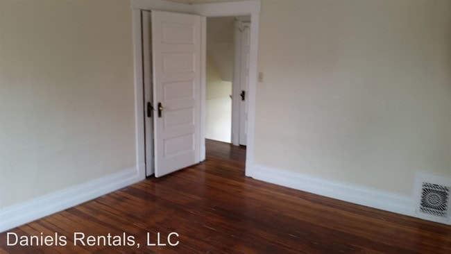 Building Photo - 1310 Girard Ave