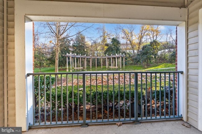 Foto del edificio - 4860 Eisenhower Ave