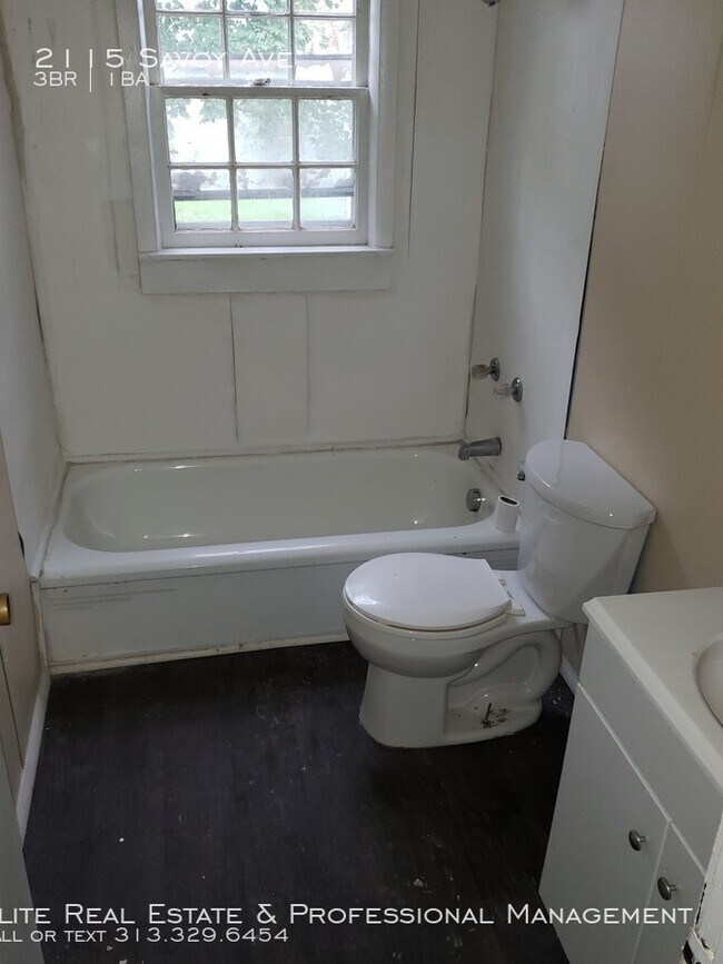 Foto del edificio - 2115 Savoy, Flint, MI