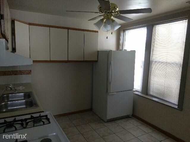 Foto del edificio - 4906 W Byron St