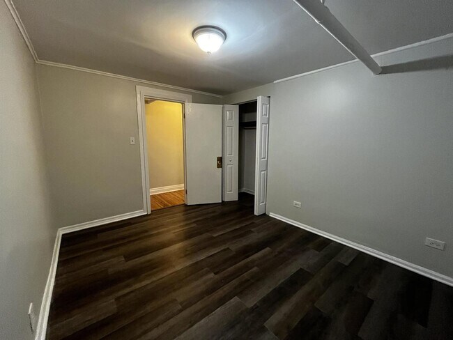 Foto del edificio - 2451 E 72nd St