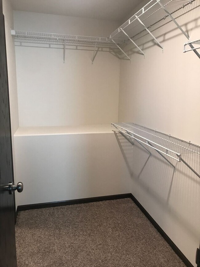 Building Photo - 3 Bed 2 Bath