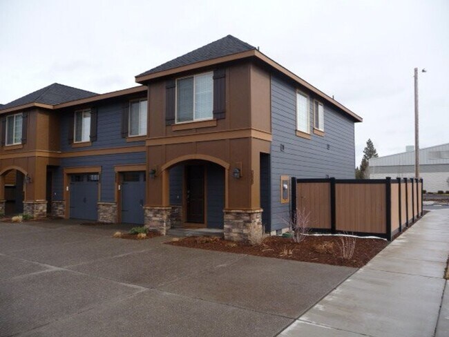 Foto del edificio - NW Bend 3 Bed/2.5 Bath Villa - Schaeffer D...