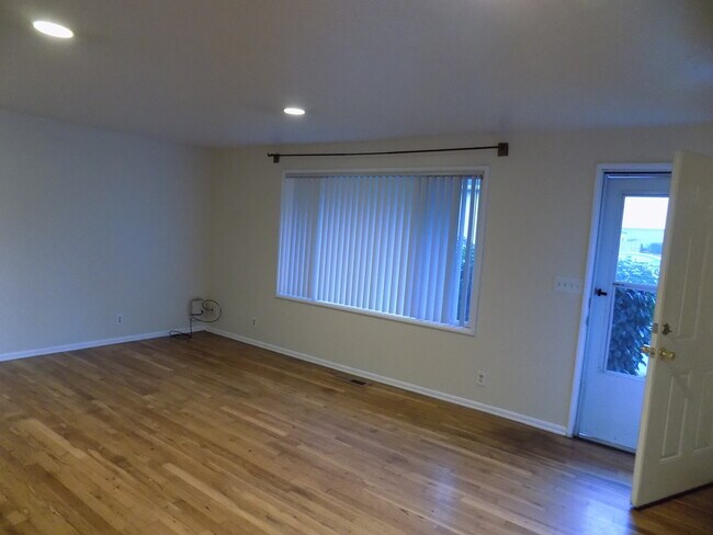 Foto del edificio - 12020 SW Lincoln Ave