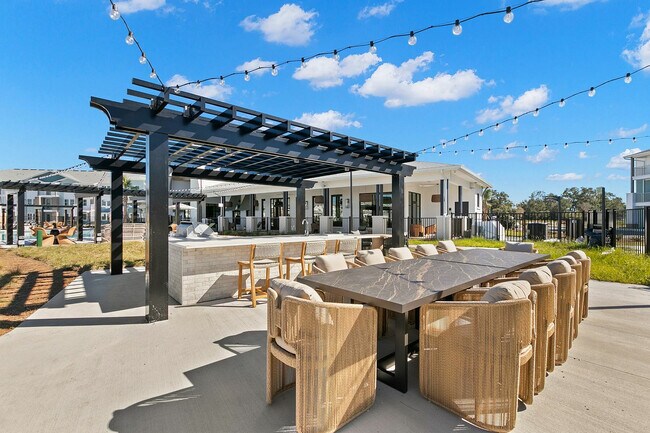 Estación de comedor y parrilla al aire libre - Marlowe Live Oak