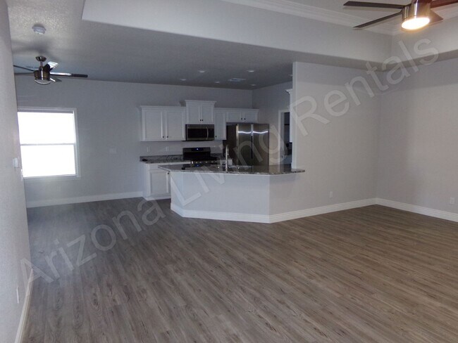 Foto del edificio - GORGEOUS 3 BEDROOM 2 BATHROOM HOME