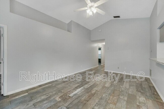 Foto del edificio - 5329 Old Oak Tree Dr