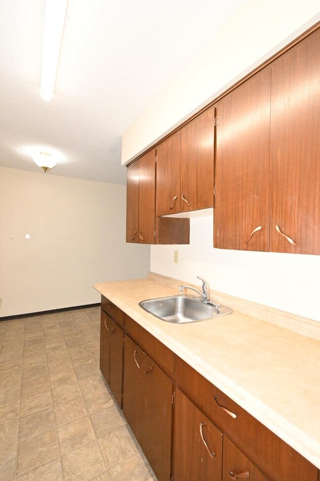 Building Photo - 1 bedroom in Prince George BC V2M 3A2
