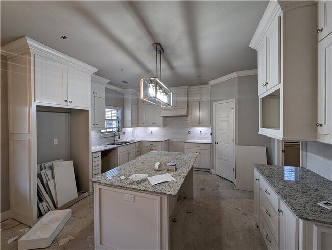 Building Photo - 38 Radcliffe Dr
