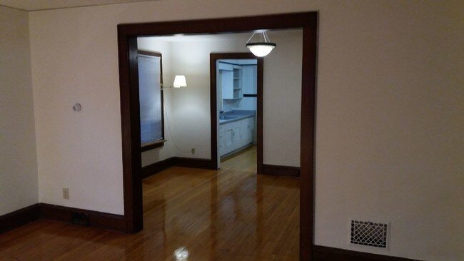 Foto del edificio - 323 W Wilson St