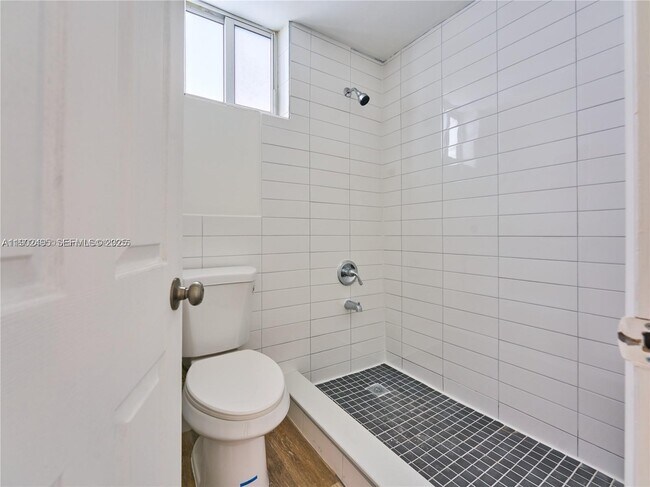 Foto del edificio - 6211 NW 7th Ave