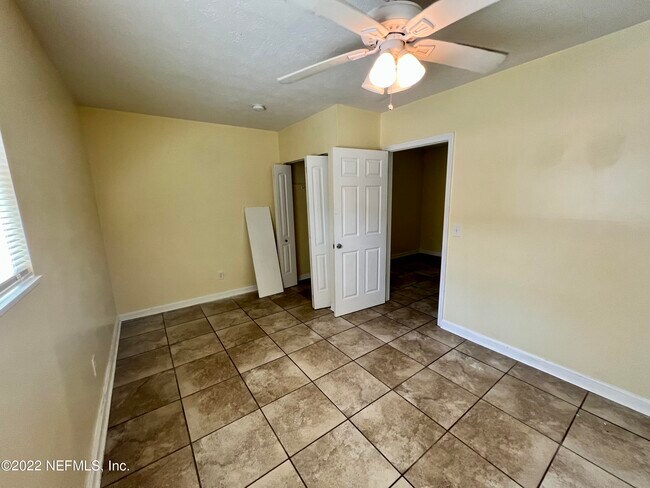 Foto del edificio - 1597 W 31st St