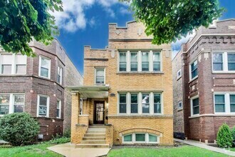 Building Photo - 3837 N Sawyer Ave