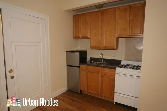 Building Photo - 4542 N Damen Ave