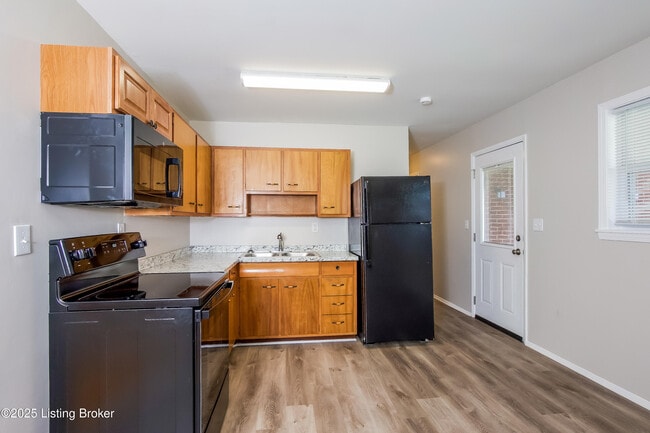 Building Photo - 9412 Titan Dr