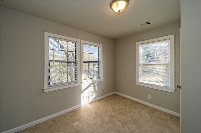 Building Photo - 4150 Brandon Ave