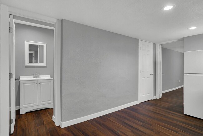 Foto del edificio - 4603 Byron St