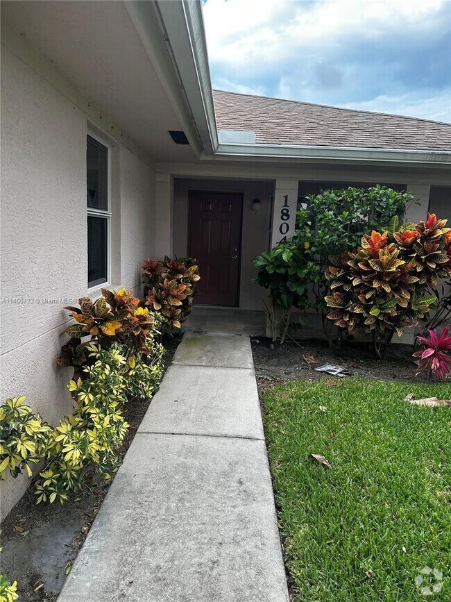 The Lakes at the Savannahs Apartments under 2,000 Fort Pierce, FL