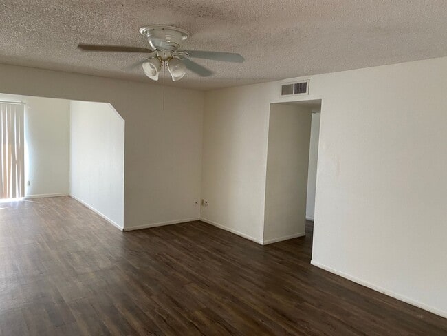 Building Photo - 5233 W Altadena Ave