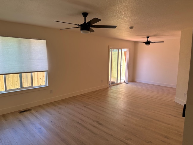 Building Photo - 805 Wagon Dr