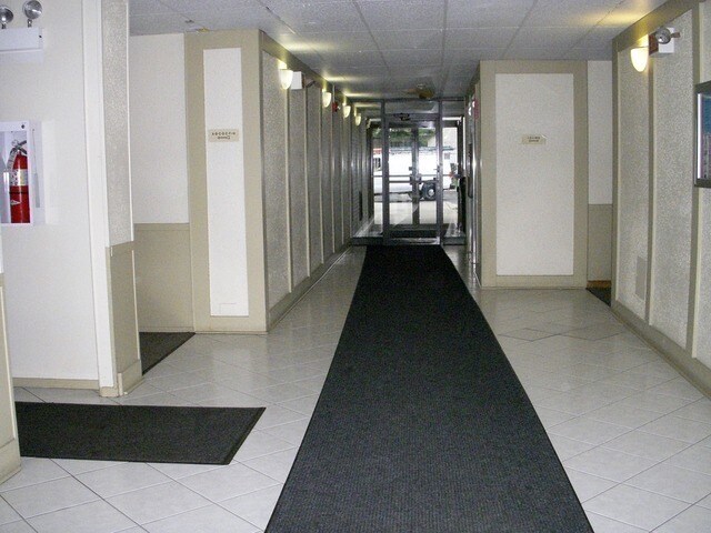 Building Photo - Apartment for Rent