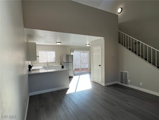 Building Photo - 5237 Garden Ln