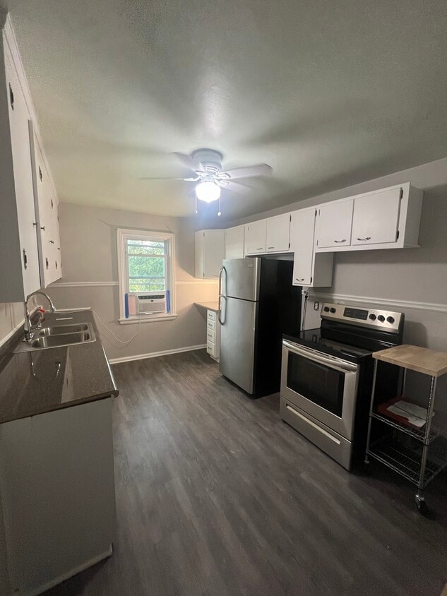 Primary Photo - 1550 W 45th St