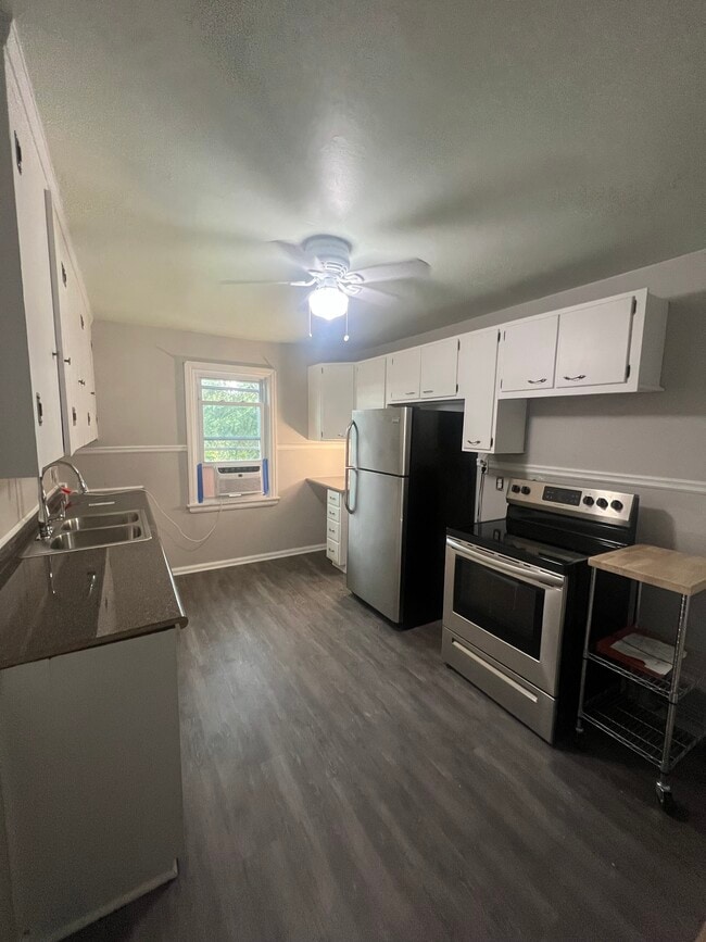 Building Photo - 1550 W 45th St