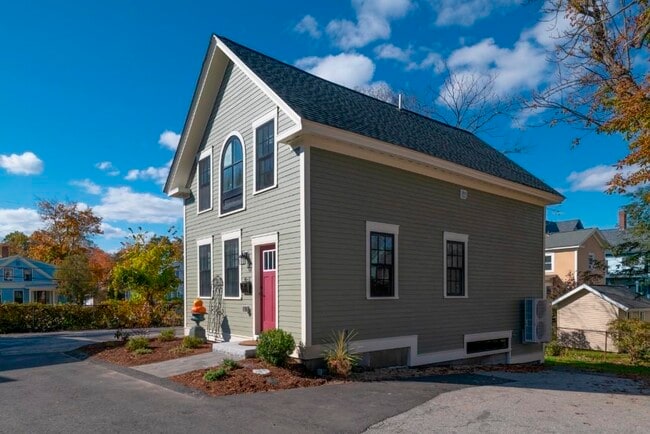 Building Photo - 46 Pleasant St