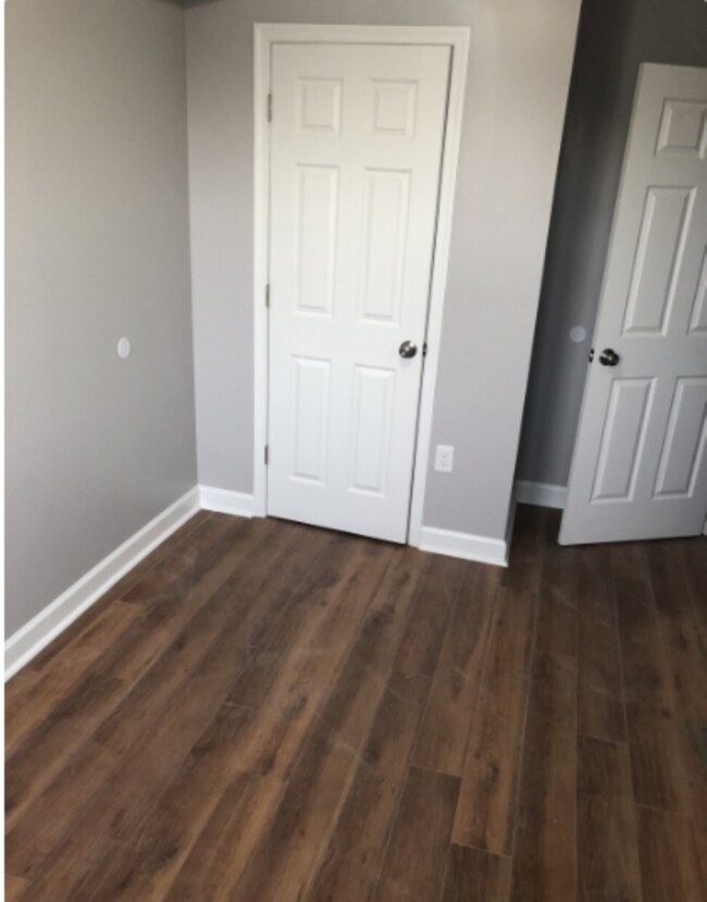 Building Photo - 3 Bedroom Dundalk