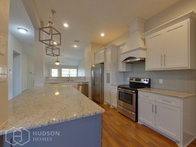 Building Photo - 708 Black Hills Dr
