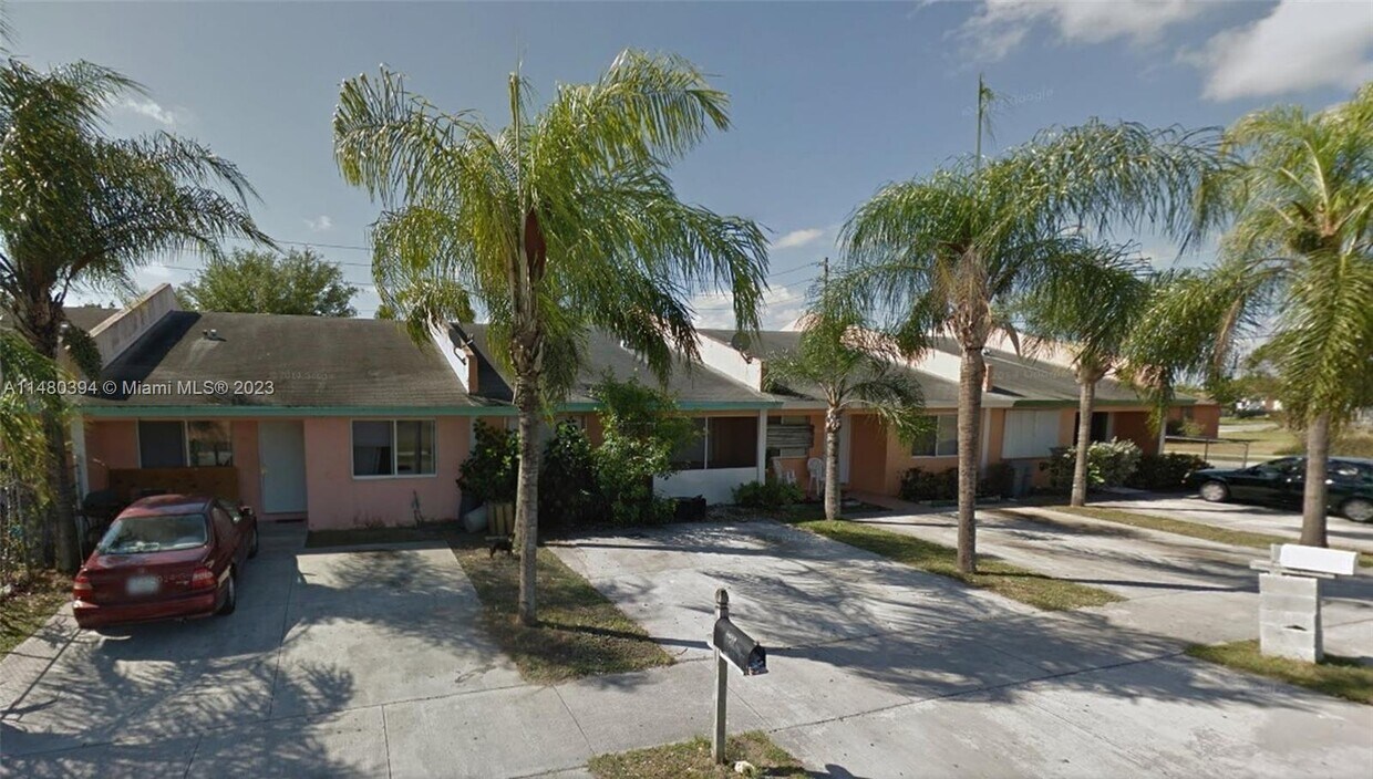 Primary Photo - 585 NW 15th St