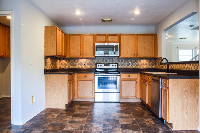 Building Photo - 164 Springtree Hollow