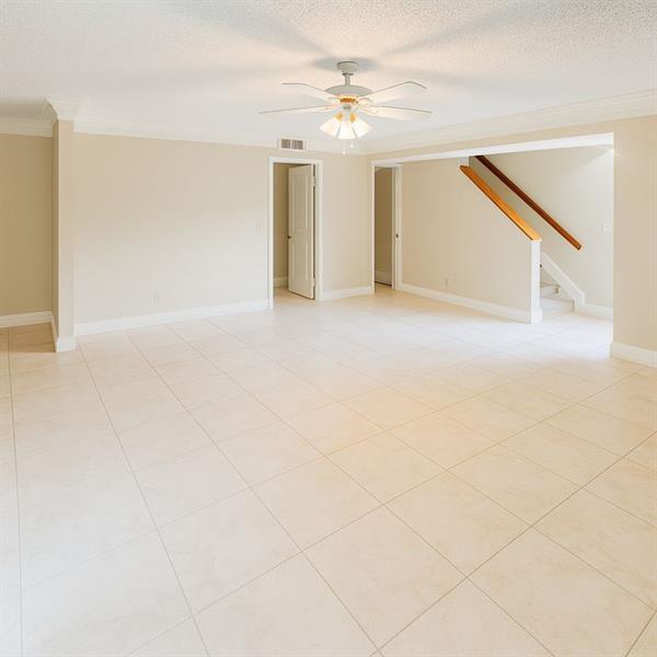 Foto del edificio - 2376 NW 36th Ave
