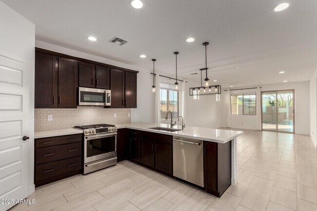 Foto del edificio - 12399 W Forest Pleasant Pl