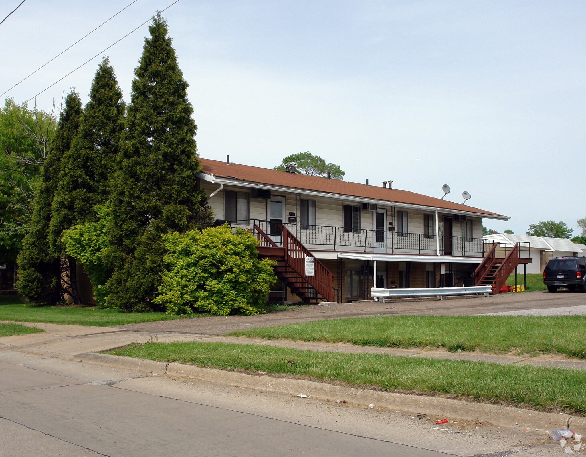 733 E Wilbeth – photo 2
