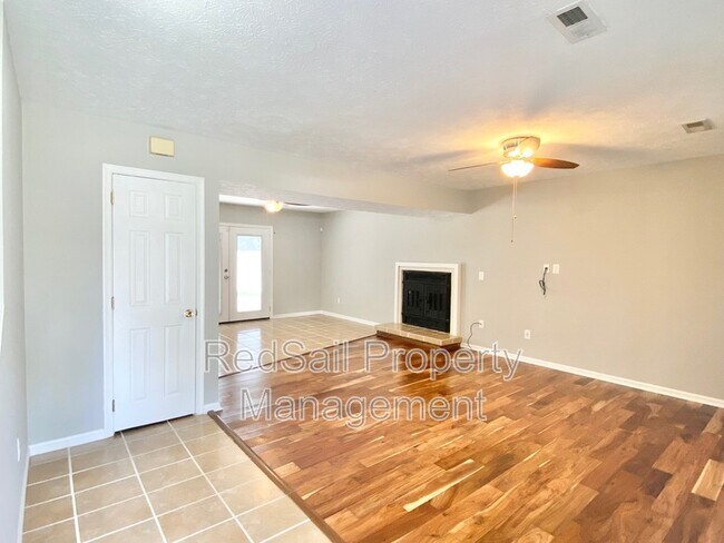Building Photo - 66 Sandy Lake Dr