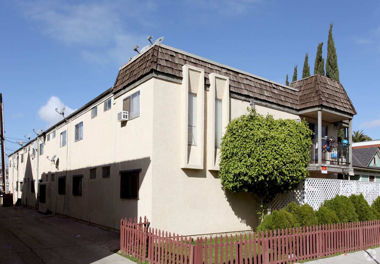 Building Photo - 927 Chestnut Ave