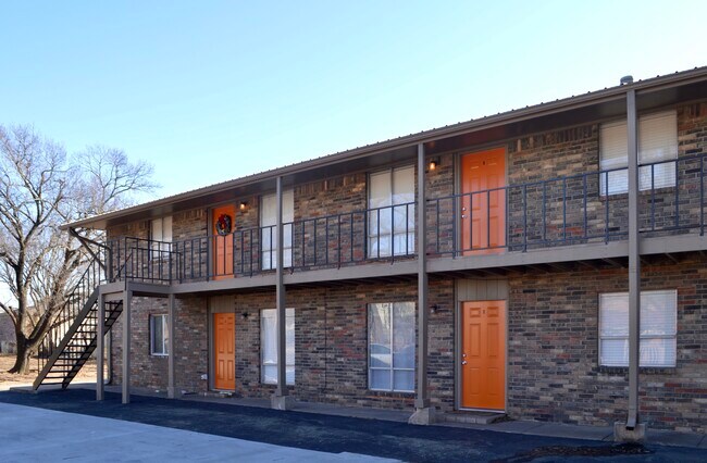 Building Photo - 228 N Husband St
