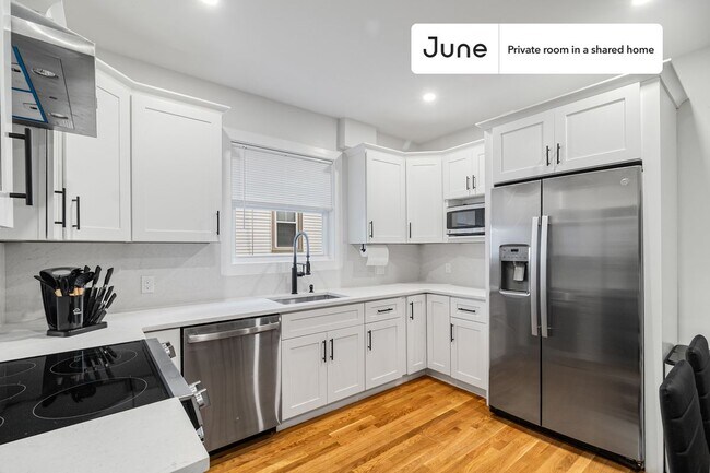 Foto del edificio - Room in Shared 5 bed/2 bath home in Roxbury