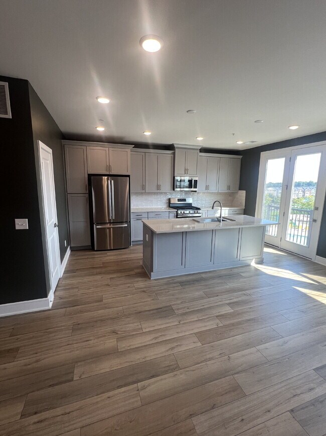 Foto del edificio - Brand-New Luxury 3BR Townhome-Style Condo ...