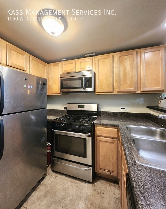 Building Photo - 1050 W Dickens Ave
