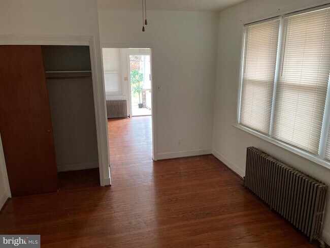 Foto del edificio - 327 W Fornance St