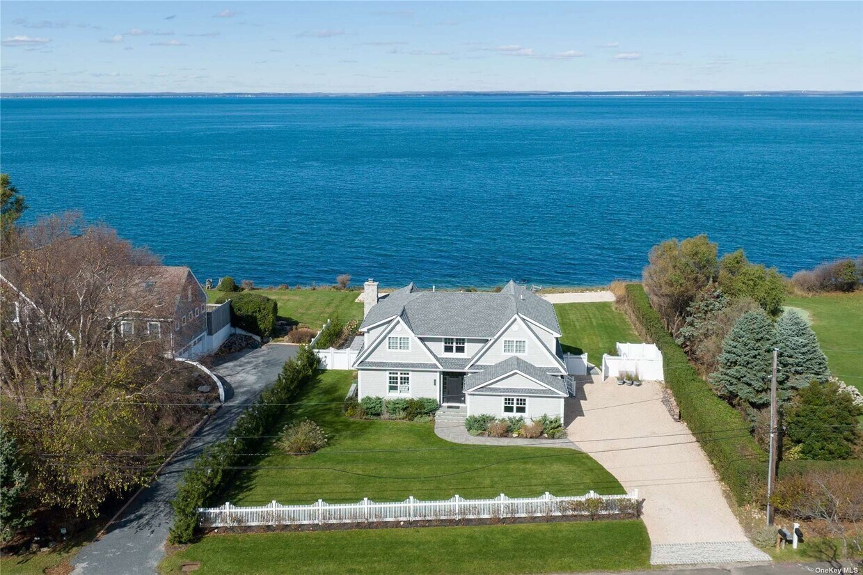 Primary Photo - 555 Sound View Rd