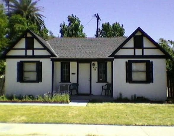 Building Photo - 210 E Normandie Ave