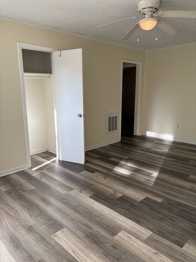 Building Photo - 2 Bedroom 2 Bathroom