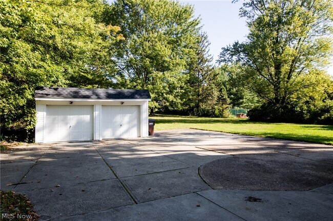 Foto del edificio - 29396 Detroit Rd